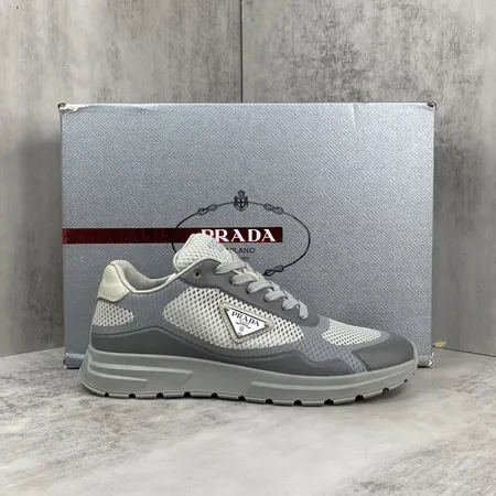 プラダ カジュアルシューズ