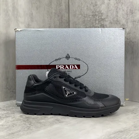 プラダ カジュアルシューズ