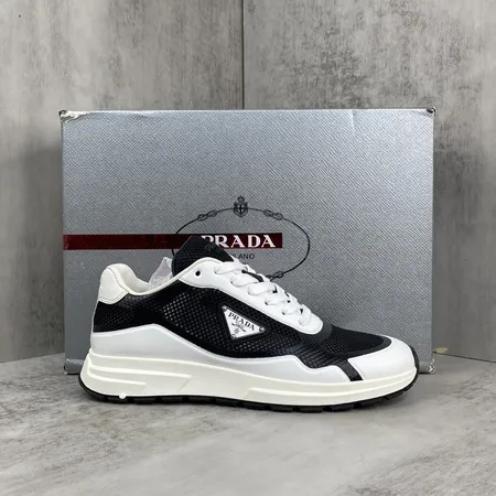 プラダ カジュアルシューズ