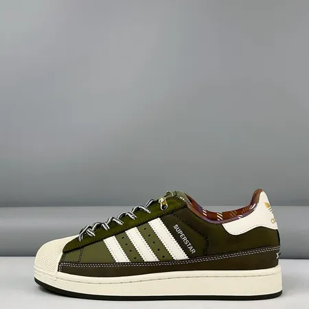 アディダス カジュアルシューズ