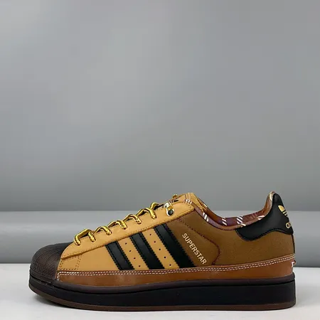 アディダス カジュアルシューズ