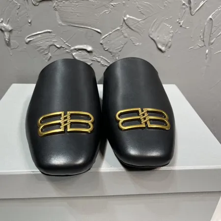 バレンシアガ スリッパ