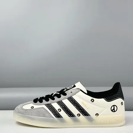 アディダス カジュアルシューズ