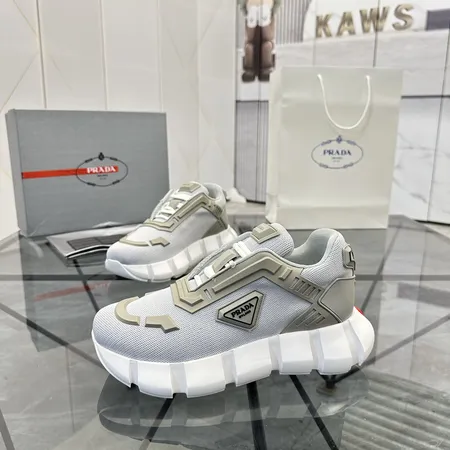 プラダ スニーカー