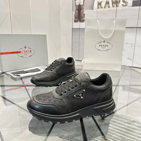 プラダ スニーカー