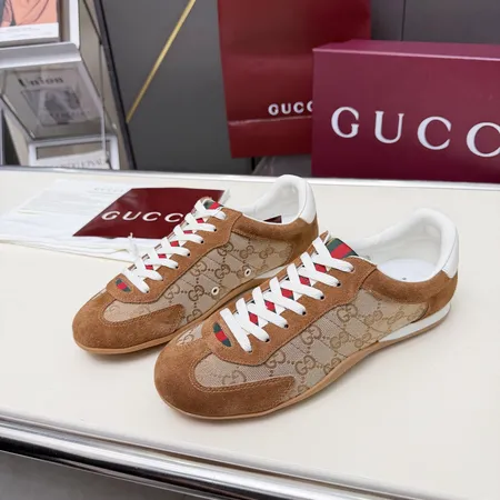 グッチ カジュアルシューズ