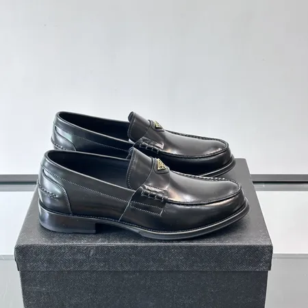 プラダ ビジネスシューズ