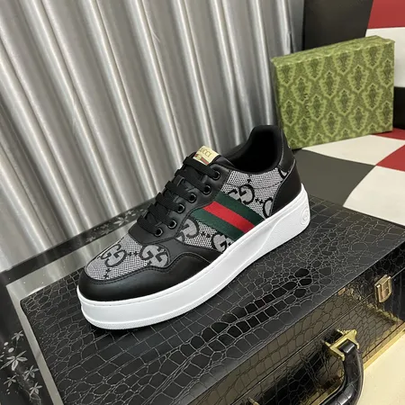 グッチ カジュアルシューズ