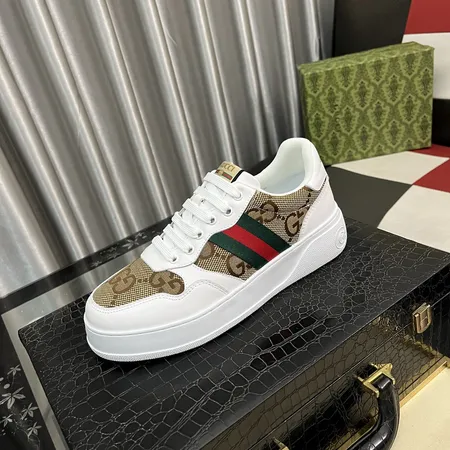 グッチ カジュアルシューズ