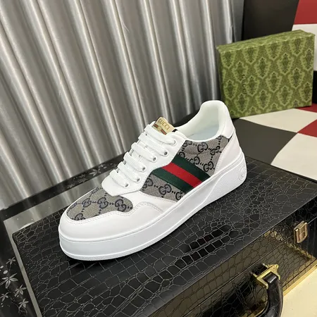 グッチ カジュアルシューズ