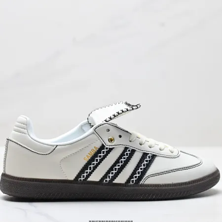 アディダス カジュアルシューズ