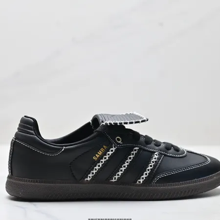 アディダス カジュアルシューズ