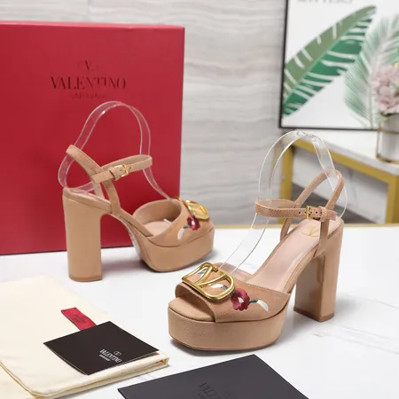 ヴァレンティノ サンダル