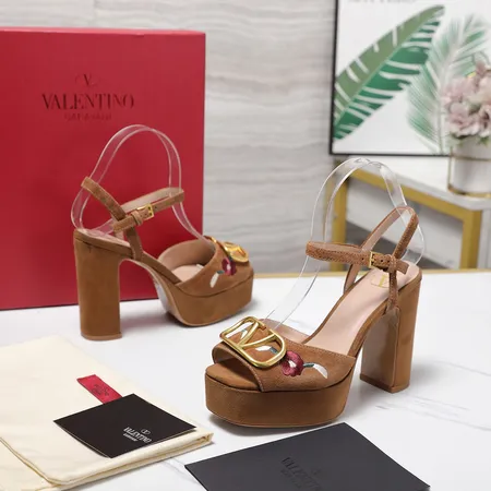 ヴァレンティノ サンダル