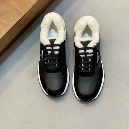 プラダ スニーカー