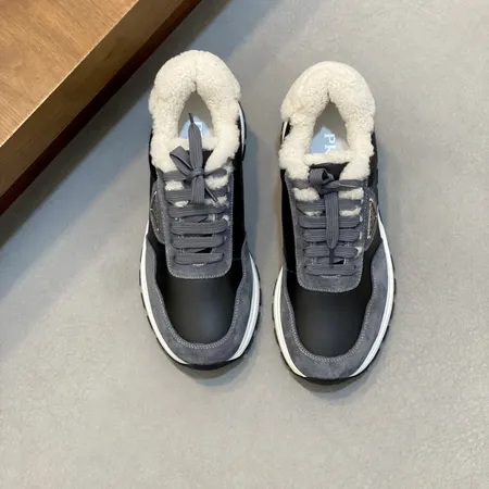 プラダ スニーカー