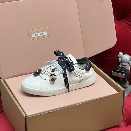 ミュウミュウ カジュアルシューズ