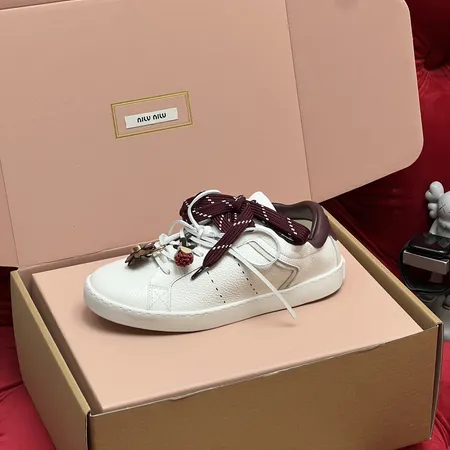 ミュウミュウ カジュアルシューズ