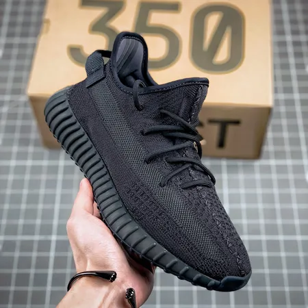 アディダス スニーカー