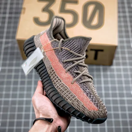 アディダス スニーカー