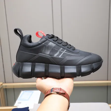 プラダ スニーカー