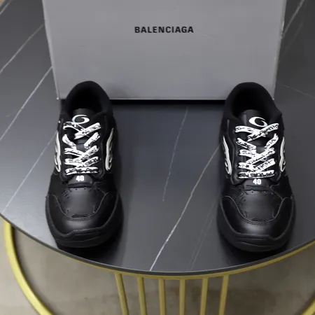 バレンシアガ カジュアルシューズ