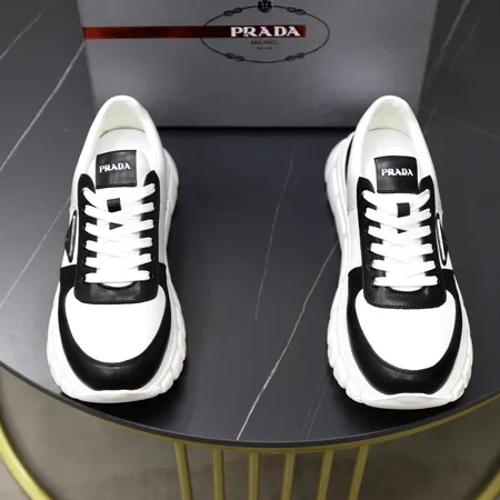 プラダ スニーカー