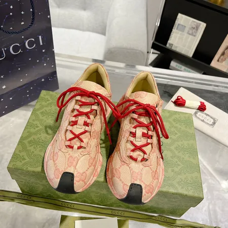 グッチ スニーカー