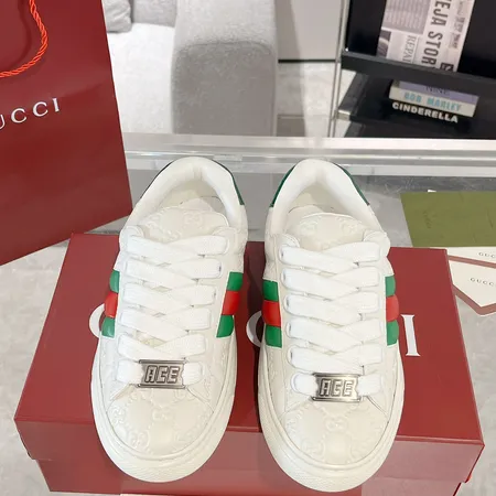 グッチ カジュアルシューズ