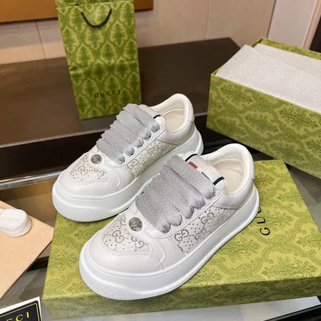 グッチ カジュアルシューズ