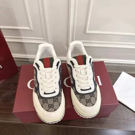 グッチ カジュアルシューズ