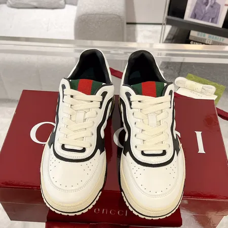 グッチ カジュアルシューズ