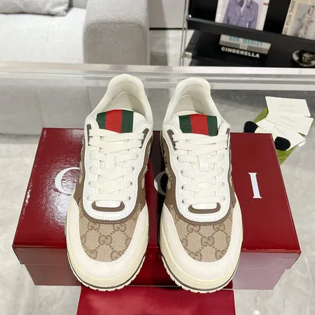 グッチ カジュアルシューズ