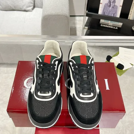 グッチ カジュアルシューズ