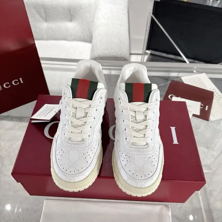 グッチ カジュアルシューズ