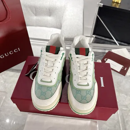 グッチ カジュアルシューズ