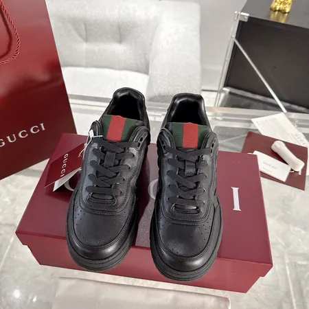 グッチ カジュアルシューズ