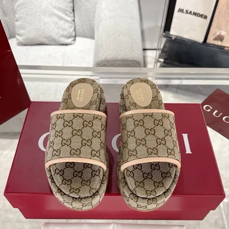 グッチ スリッパ