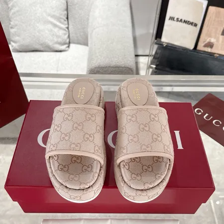 グッチ スリッパ