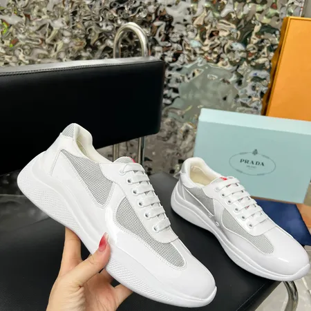 プラダ スニーカー