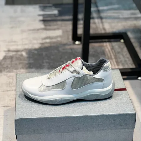 プラダ スニーカー