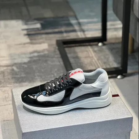 プラダ スニーカー