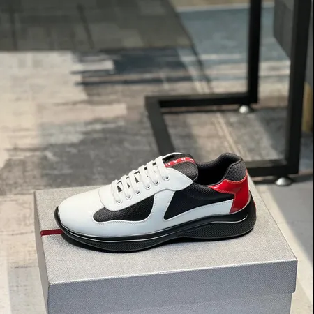 プラダ スニーカー