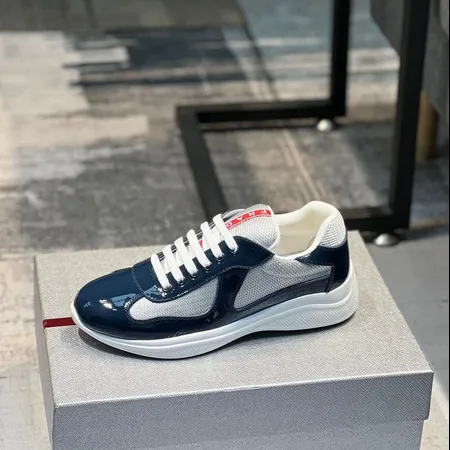 プラダ スニーカー