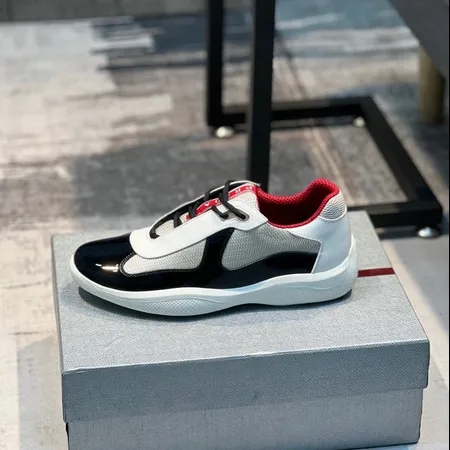 プラダ スニーカー