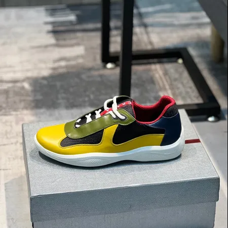 プラダ スニーカー