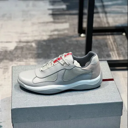 プラダ スニーカー