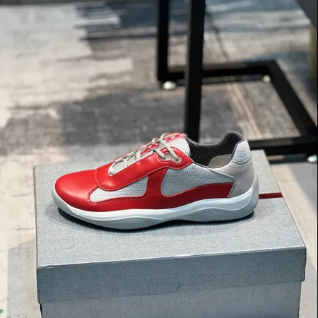 プラダ スニーカー