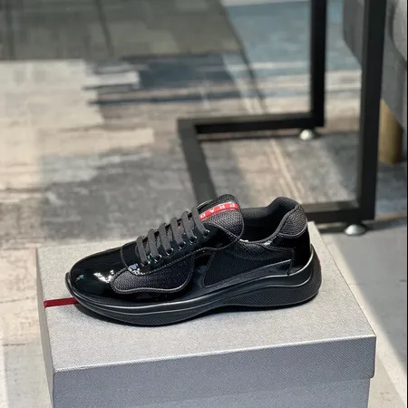 プラダ スニーカー
