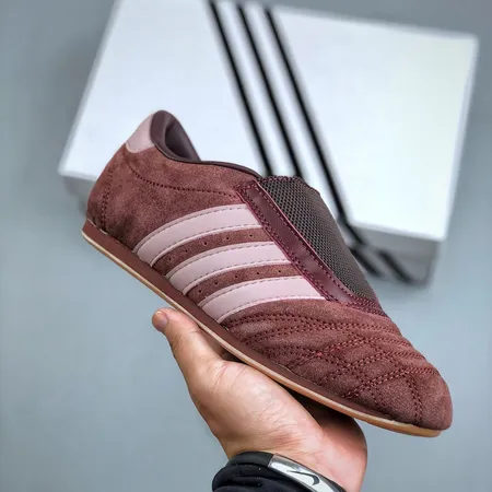 アディダス カジュアルシューズ